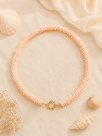 Collier Karibéa | Éclats de Coquillage & Fermoir Doré – Univers Aquatique