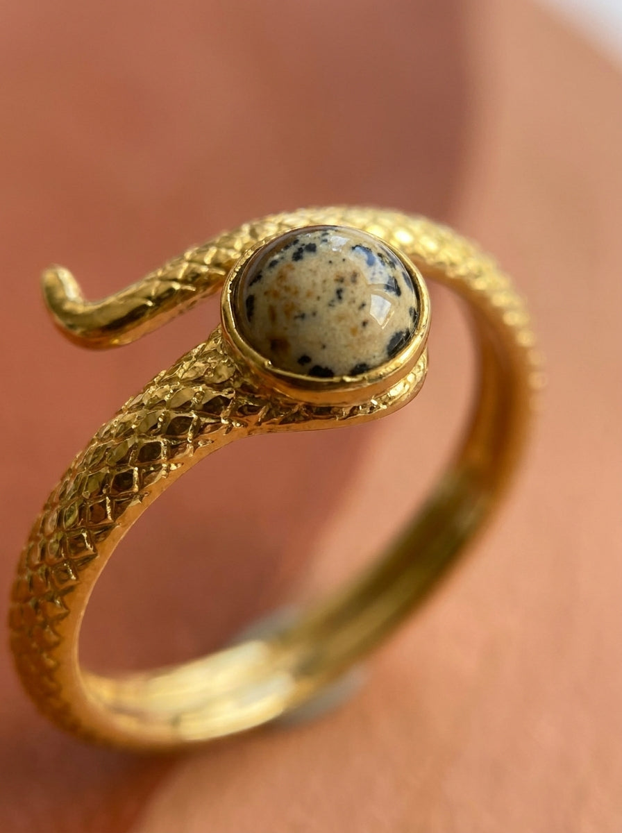 Bague OPHÉA — Serpent & Jaspe Dalmatien Or 24k | Univers Terre