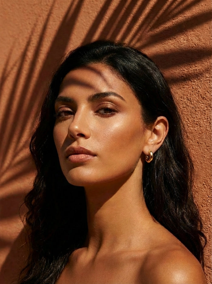 Boucles d'oreilles Kim | Créoles Dorées Minimalistes – Parisienne Chic