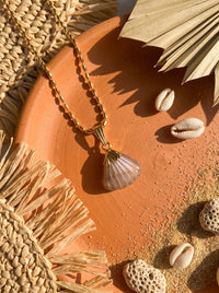 Collier CANDACE Solaire | Pendentif Éventail Pierre Sculptée – Univers Solaire