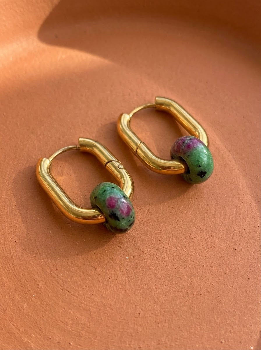 Créoles bohème rectangulaire acier inoxydable pierre Ruby zoisite 