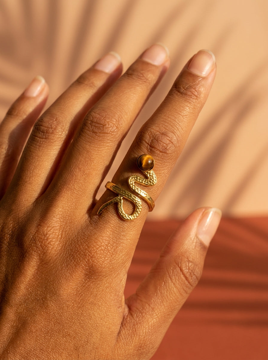 Bague TERRA — Œil de Tigre & Or 24k | Univers Terre