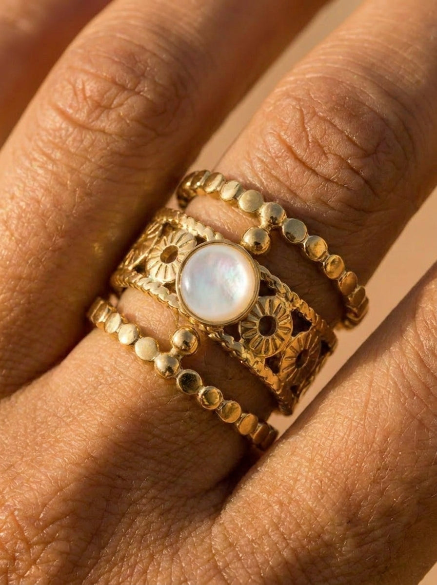 Bague CALISTA — Nacre & Or 24k | Univers Solaire