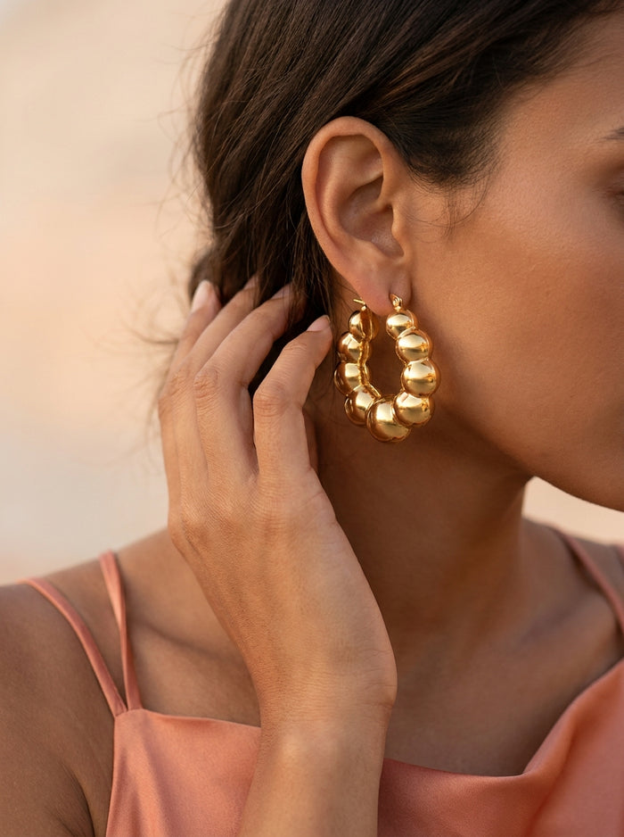 Boucles d'oreilles Créoles Billes HÉLIA — Or 24k | Univers Solaire