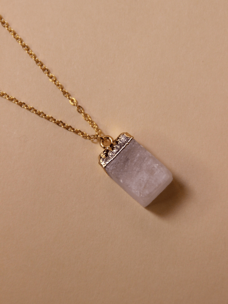 collier boho femme or fin pendentif quartz cube